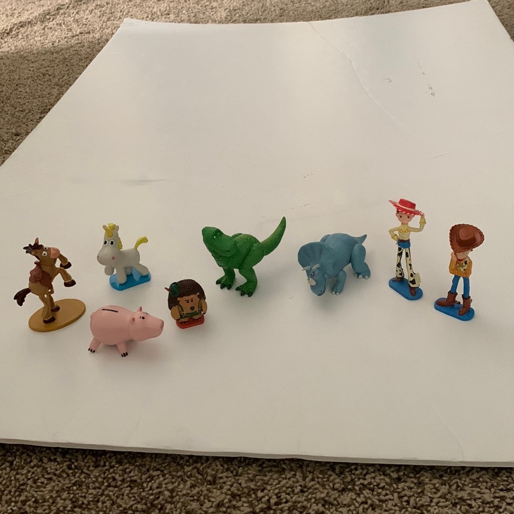 Toy story figurine sent eight pieces by honey love